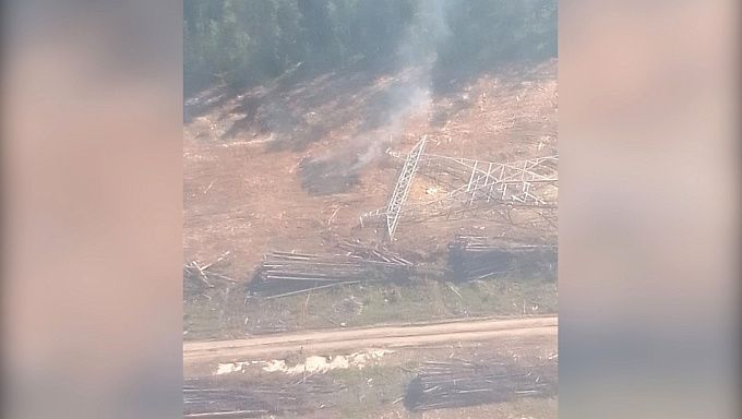 В Бурятии из-за рухнувшей ЛЭП начался пожар в лесу