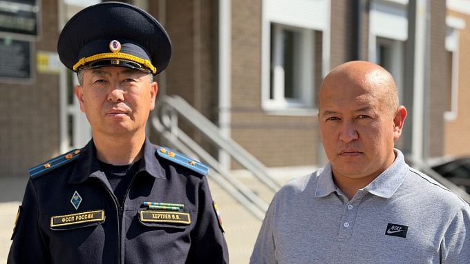 В Улан-Удэ приставы спасли полураздетого малыша, который один гулял на улице