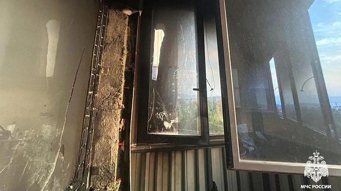 Три человека отравились угарным газом на пожаре в Улан-Удэ