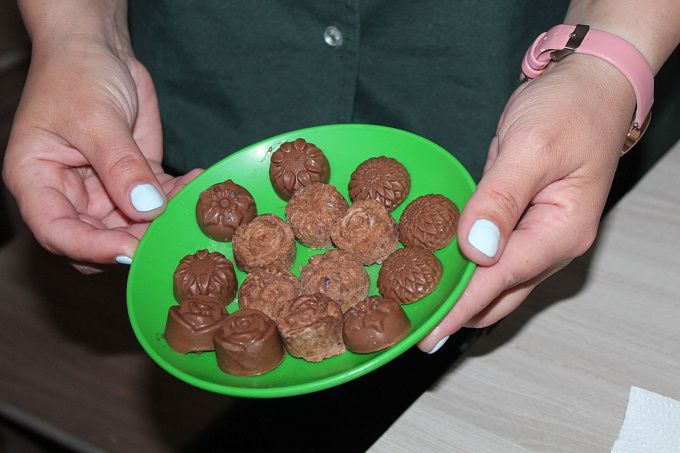 В Улан-Удэ осужденных научили готовить шоколадные конфеты