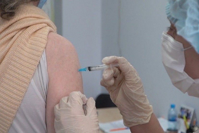 В Бурятию поступила первая партия вакцины для подростков