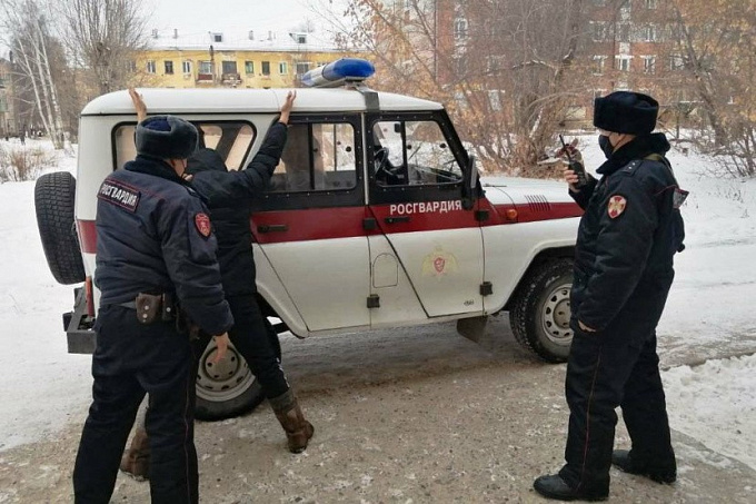 В Бурятии в больницу привезли женщину с ножевым ранением