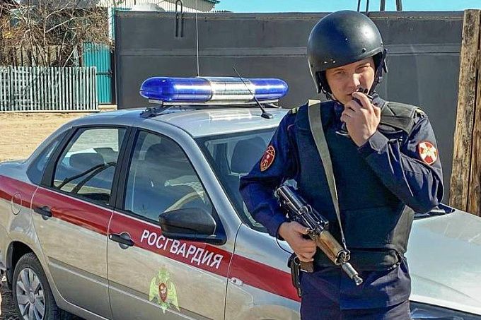 Упал прямо на проезжей части: В Улан-Удэ спасли прохожего с эпилепсией