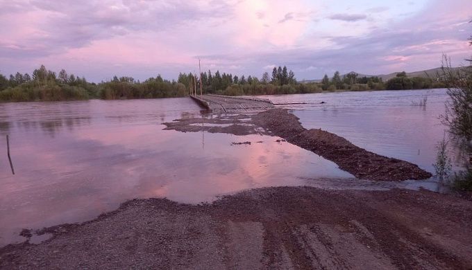 В районе Бурятии убрали понтонную переправу
