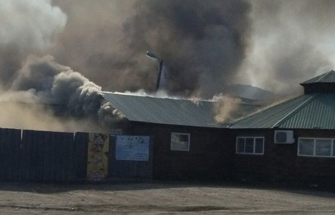 В Бурятии на пожаре в кафе взорвался баллон с газом