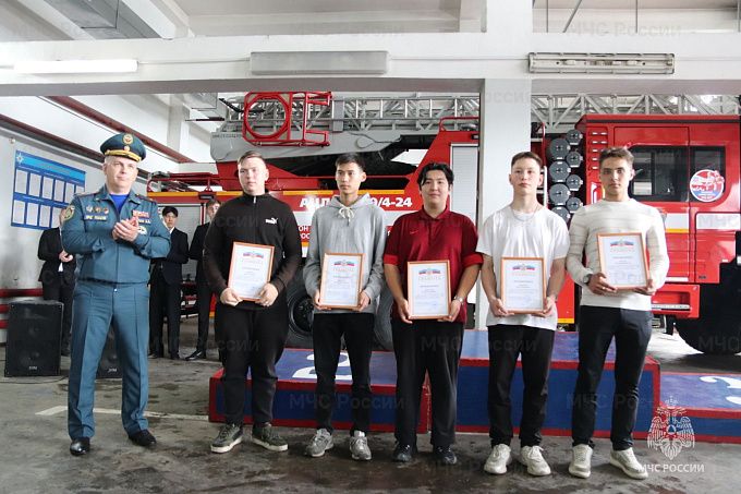 В Улан-Удэ отметили подростков, которые пришли на помощь во время пожара