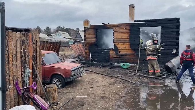 В Бурятии горели два дачных дома