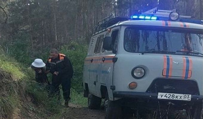 В Улан-Удэ спасатели на руках вынесли из леса 70-летнюю бабушку