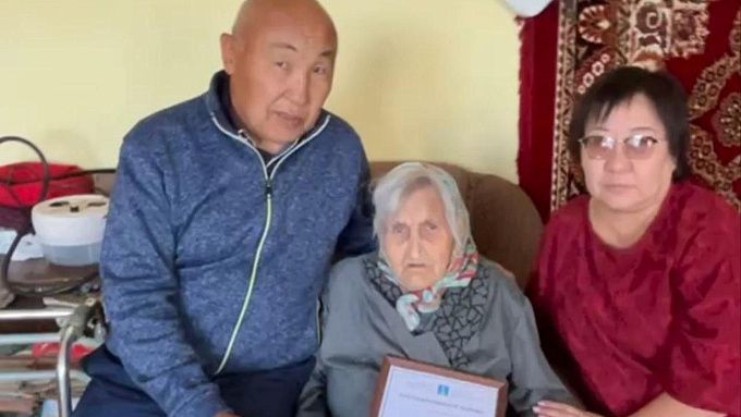Участница трудового фронта отметила 95-летие в Бурятии