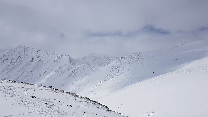 Тела погибших туристов спустили с горы в Бурятии