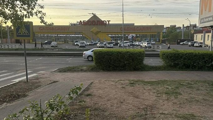 Ребенок на велосипеде случайно выкатился на трассу и попал под колеса в Улан-Удэ
