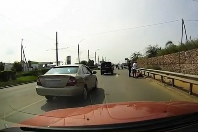В Улан-Удэ водитель иномарки сбил коммунального работника