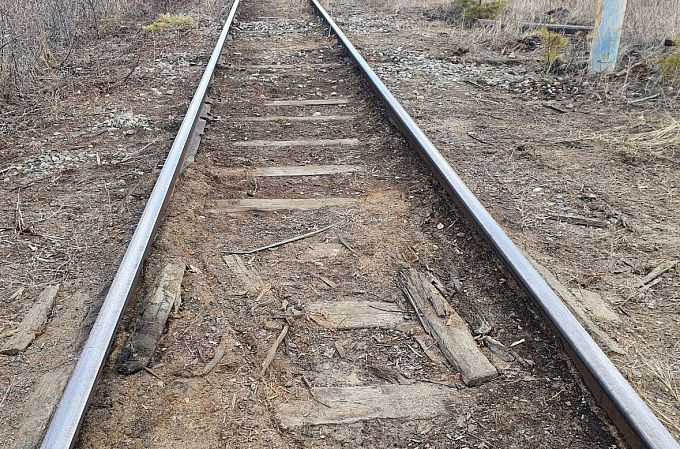 В Бурятии гниющая железная дорога угрожает жителям