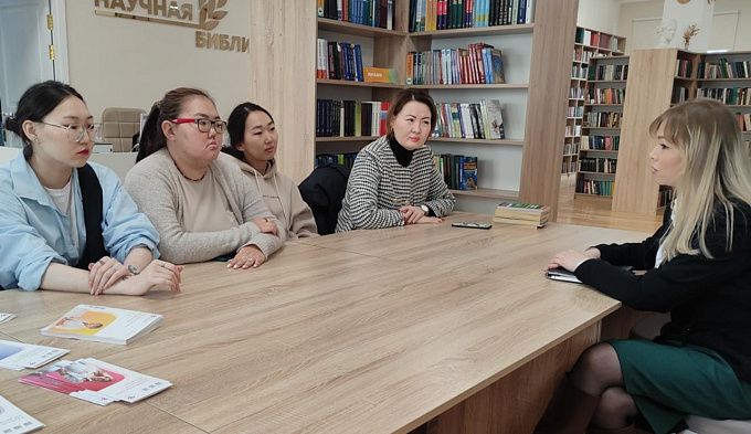 В Улан-Удэ студентам и школьникам рассказали о пенсии