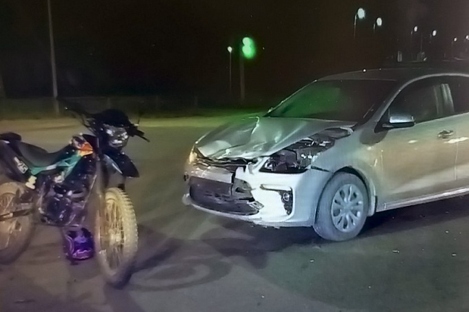 В Бурятии водитель иномарки сбил двух подростков на мотоцикле