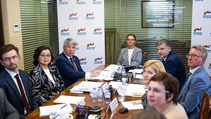 Глава Бурятии провел встречу с замминистра обороны России