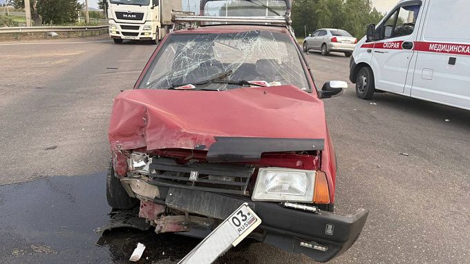 В Улан-Удэ водитель устроил тройное ДТП с пострадавшим
