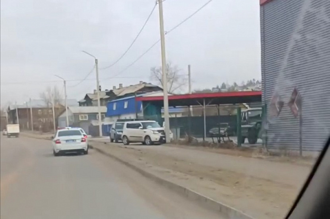 В Улан-Удэ водитель Kia умер за рулем и врезался в столб