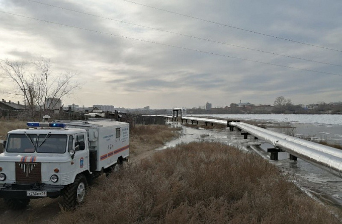 В Улан-Удэ подтопило грунтовую дорогу 