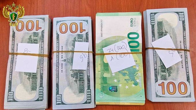 Иностранец пытался ввезти в Бурятию валюту на 2,8 млн рублей