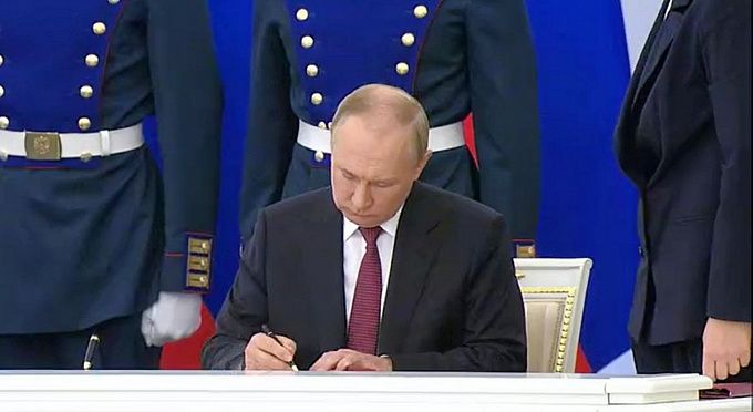 В Кремле подписали договоры о вступлении новых территорий в состав России