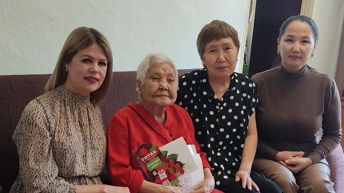 В Улан-Удэ труженица тыла отметила 100-й день рождения