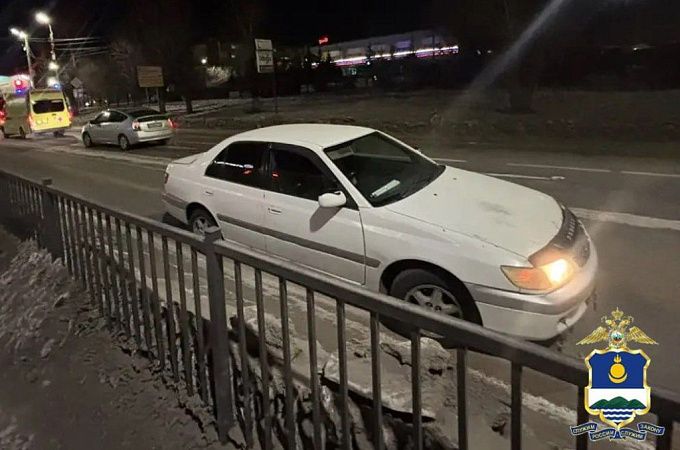 Выброшенный на дорогу мужчина попал под колеса в Улан-Удэ