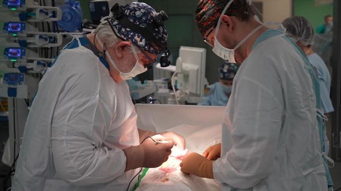 Смертельно опасную опухоль сердца удалили ребенку в Иркутске