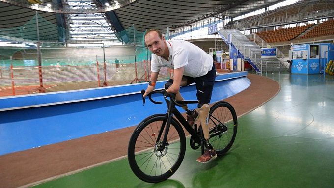 Двукратному паралимпийскому чемпиону из Бурятии подарили высокотехнологичный велосипед