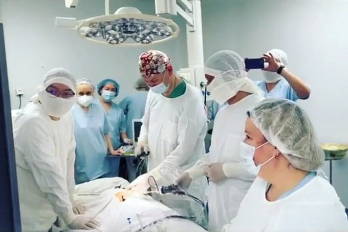 Хирург с мировым именем спас новорожденного из Бурятии