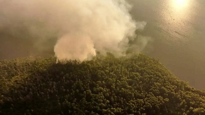 Молния вызвала лесной пожар в районе Бурятии