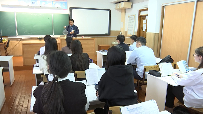 Школьники Бурятии вновь сядут за парты в понедельник