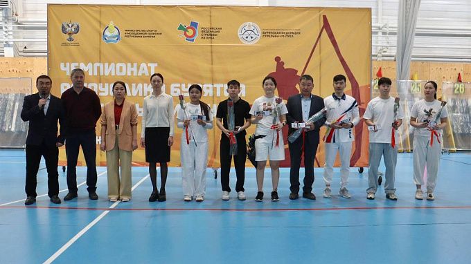 В Улан-Удэ 7 лучникам вручили удостоверения и значки мастера спорта России