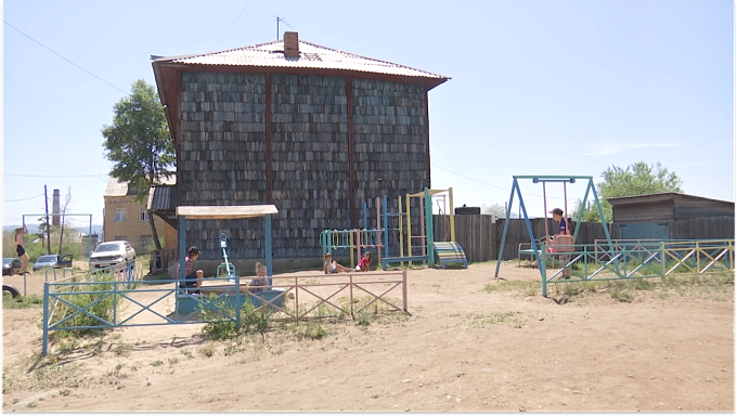 Улан-удэнцы не могли добиться признать ветхий дом аварийным