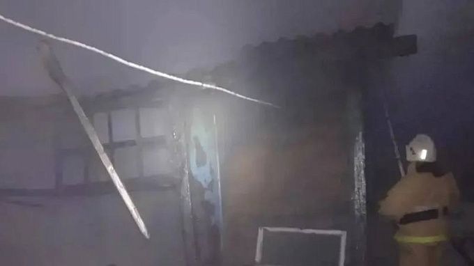 Огонь чуть не уничтожил дом в районе Бурятии