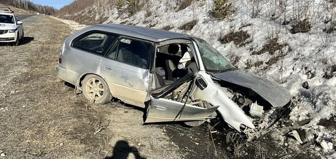 Водитель пострадал в опрокинувшейся машине в Бурятии