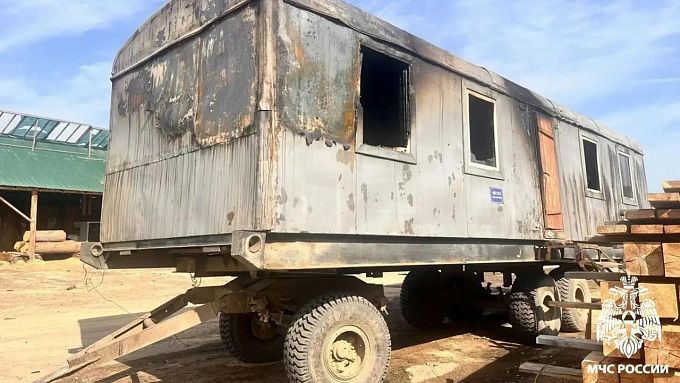 Передвижной фургон сгорел дотла в Бурятии