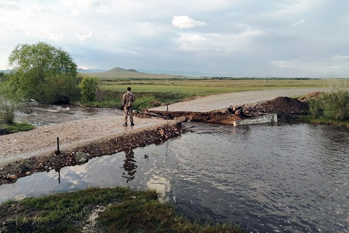 В Бурятии из-за дождей разрушился мост на региональной дороге