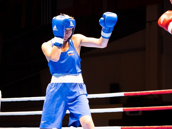 Наталья Шадрина выиграла Кубок мира по боксу среди нефтяных стран