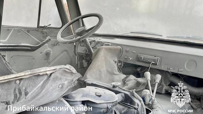 «Буханка» загорелась на ходу на трассе в Бурятии