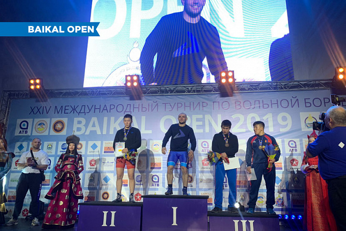Еще четыре награды завоевали российские борцы на международном турнире «BAIKAL OPEN» 