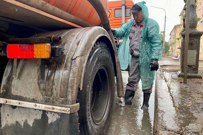 С улиц Улан-Удэ откачивают лужи