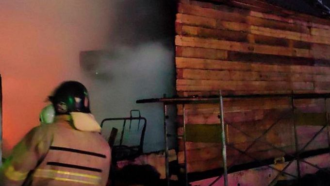 В Бурятии из-за непотушенной сигареты сгорел жилой дом