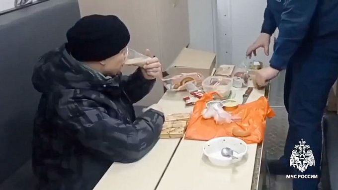 Подвижный пункт обогрева дежурит на трассе «Байкал»