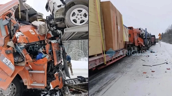 Три большегруза столкнулись на трассе «Байкал» 
