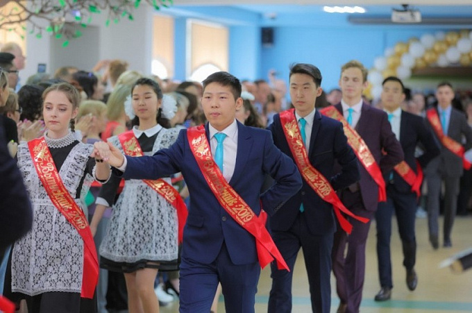 В Улан-Удэ родителей школьников не пустят на последние звонки