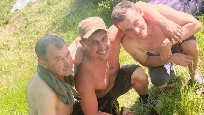«Просим помощи, они живые». Родственники ищут пропавших на Байкале рыбаков
