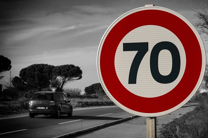На трассе в Бурятии не хватает 60 дорожных знаков 