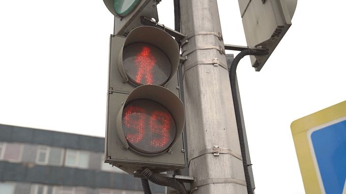 В Улан-Удэ сбили женщину, которая перебегала дорогу на красный свет
