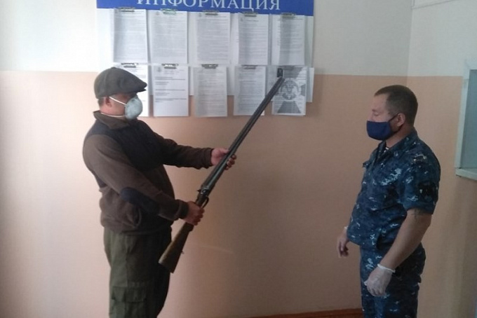 Житель Бурятии во время ремонта нашел ружье 